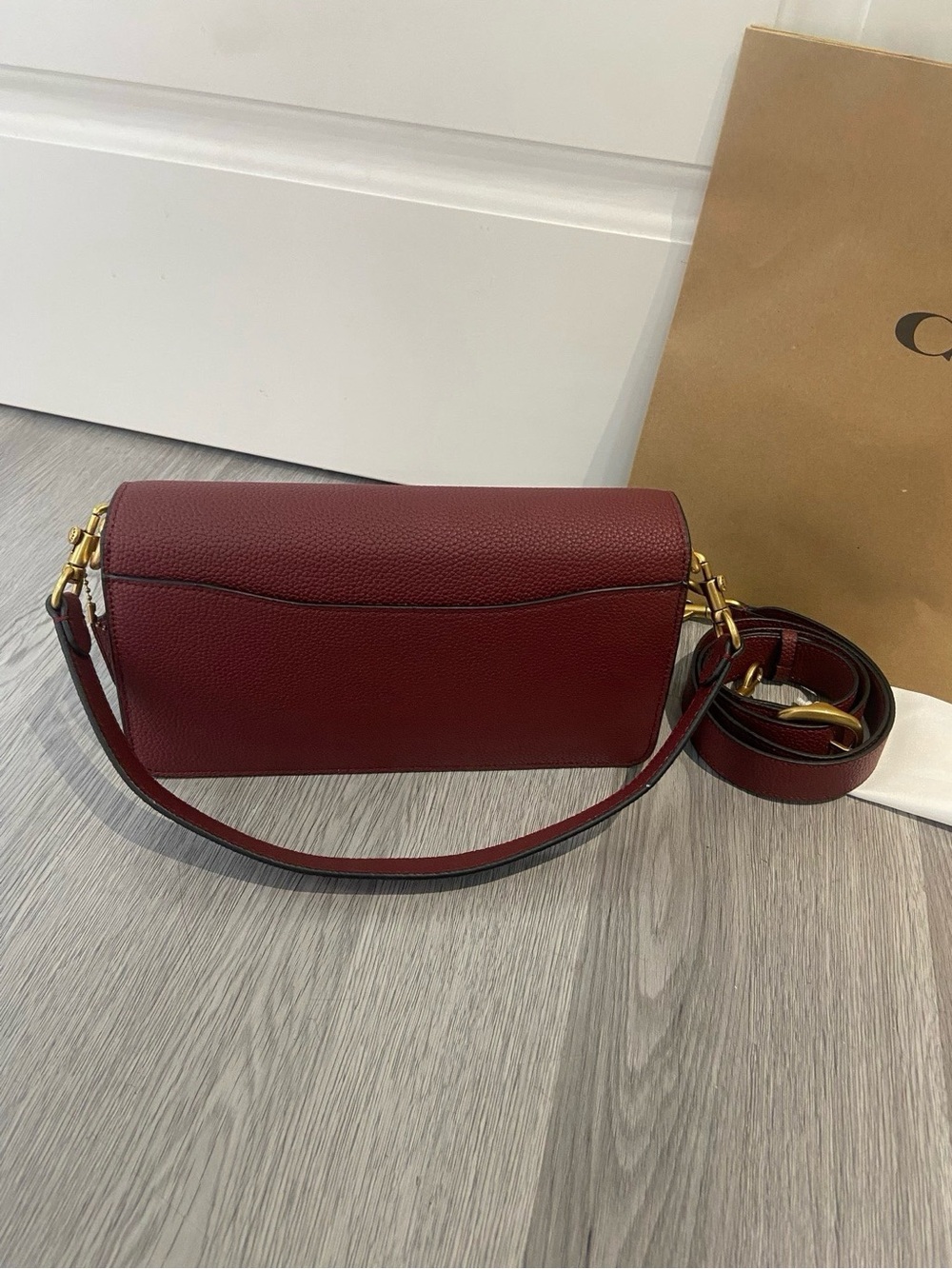 Coach Wine Red Pebbled Leather Crossbody with Gold 'C' Accent - Picture 4 of 9